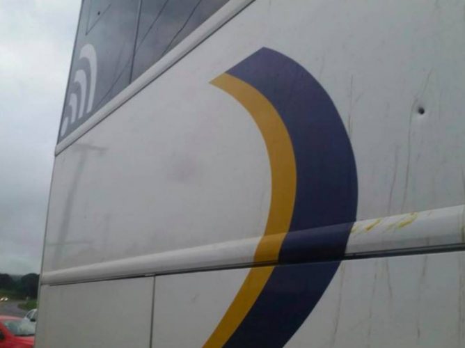 Ônibus da caravana de Lula no Paraná são atingidos por tiros