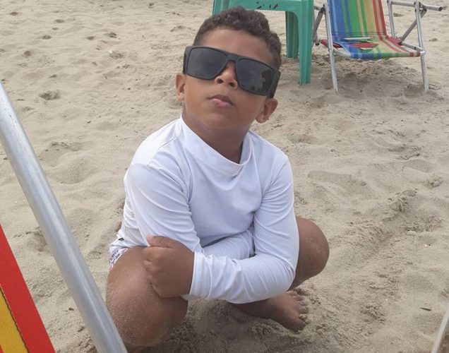Garoto de cinco anos morre engasgado com pirulito no Grande Recife