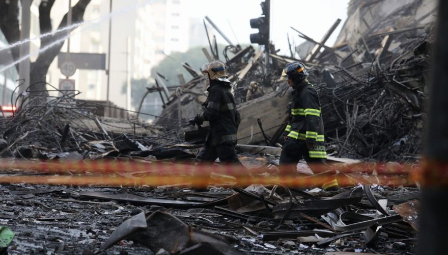 Incêndio no centro de São Paulo deixa 44 desaparecidos