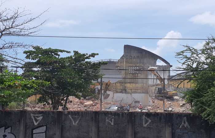 PROJETO NOVO RECIFE: Demolição de galpões no Cais José Estelita é retomada nesta segunda