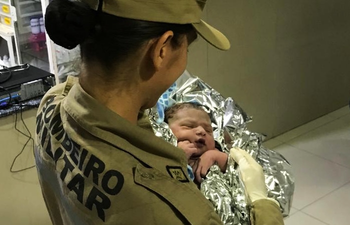 Bombeiros prestam atendimento a mãe e recém-nascido em Paulista