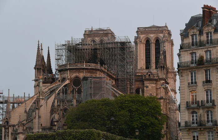 Milionários e doadores privados se mobilizam para reconstruir Notre-Dame