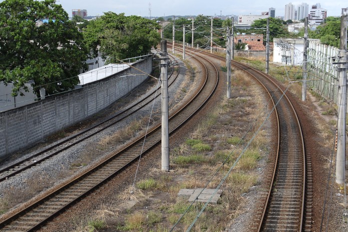 Adolescente de 15 anos morre ao ser atropelado por trem do Metrô do Recife