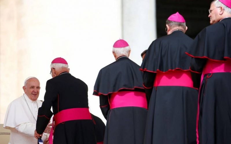 Por que 19 sacerdotes e teólogos acusam o Papa Francisco de heresia
