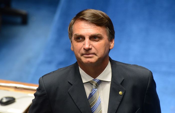 Bolsonaro veta bagagem gratuita em voos domésticos, diz Planalto