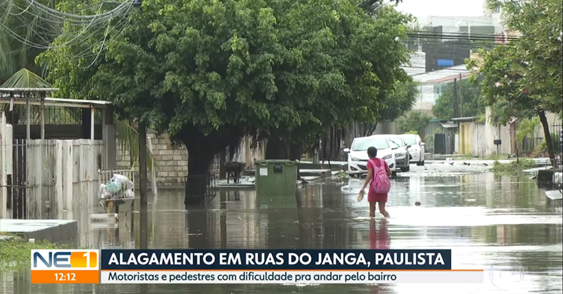 Chuva inunda ruas e avenidas do bairro do Janga, em Paulista
