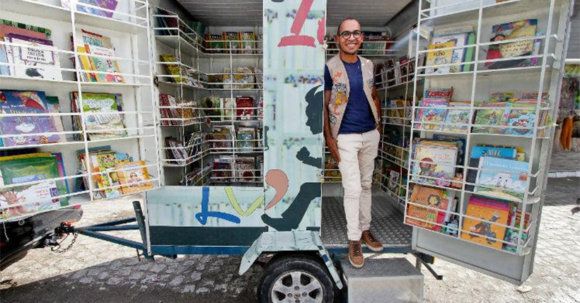 Professor cria biblioteca itinerante para alunos da rede pública de Paulista
