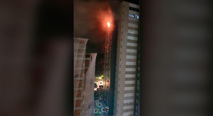 Incêndio atinge apartamento na Avenida Boa Viagem