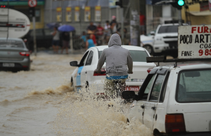 Apac emite alerta de chuvas fortes na Região Metropolitana do Recife