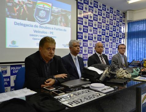 Preso grupo suspeito de roubar carros no Recife e Região Metropolitana