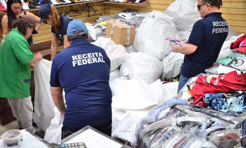 Materiais contrabandeados são apreendidos no Centro do Recife