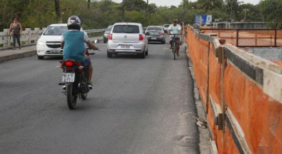 Motoristas reclamam de novo atraso das obras na ponte do Janga