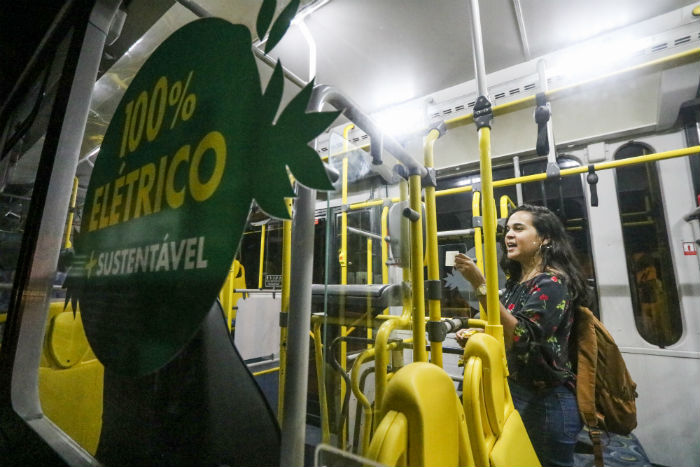 Ônibus elétrico volta às ruas do Recife