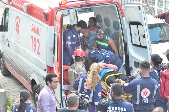 Colisão entre dois trens do Metrô do Recife deixa feridos e paralisa a Linha Centro