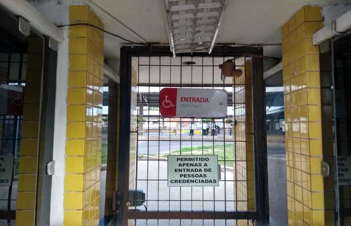 Motoristas e cobradores de ônibus realizam assembleia contra dupla função em Olinda