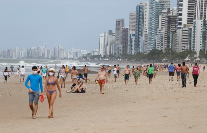 Estado reduz capacidade de eventos e pode fechar praias