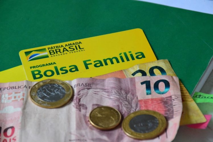 Pernambuco começa a pagar 13º do Bolsa Família estadual; confira calendário