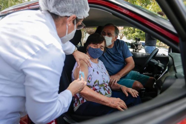 Governo de Pernambuco e Uber fazem parceria para transporte gratuito aos postos de vacinação