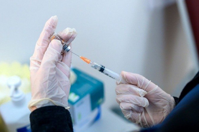 Brasil sobe para 8ª posição em ranking mundial de vacinação contra a covid-19