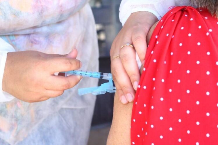 Paulista inicia agendamentos para vacinação de idosos a partir dos 65 anos