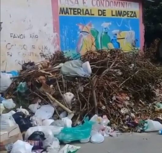 LIXO PELO JANGA PAULISTA : Moradores do Janga em Paulista, reclamam do acumulo de lixo.