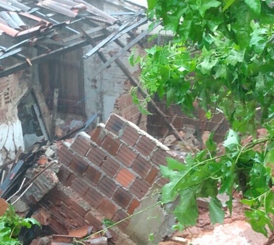 Deslizamentos de barreiras deixam feridos leves e desalojados e provocam danos no Grande Recife