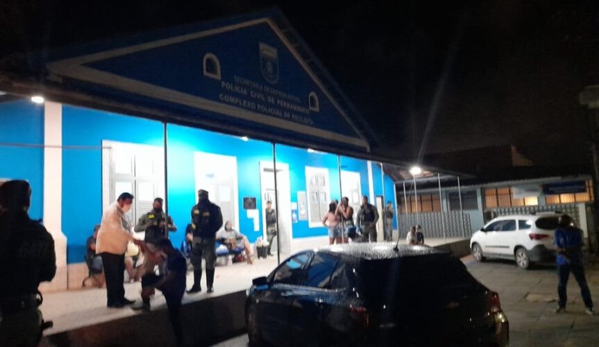 Polícia flagra 30 pessoas em festa clandestina em Paulista (PE)