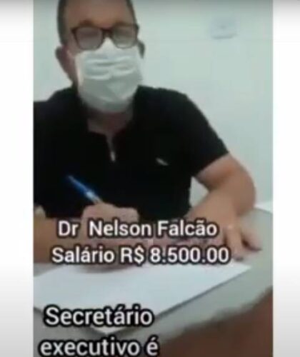 Paulista: Professor expõe secretário atuando em clínica