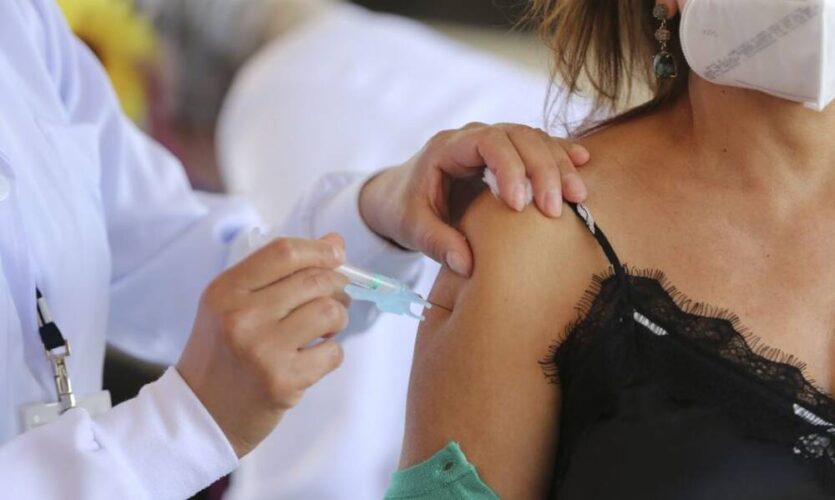 Recife abre vacinação contra a Covid-19 para o público a partir de 40 anos