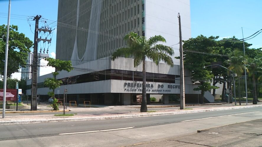 Recife abre seleção para profissionais de níveis médio e superior com salários de até R$ 2,2 mil