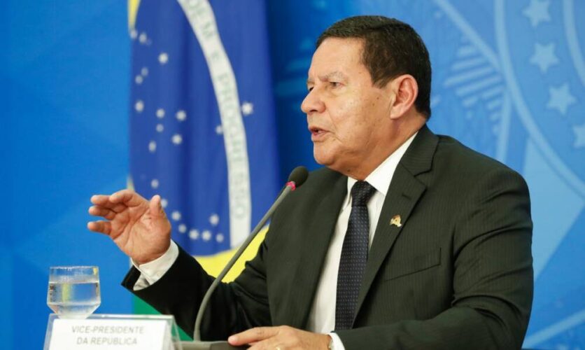 Após especulações sobre renúncia, Mourão deixa claro: “Sigo neste governo até o fim”