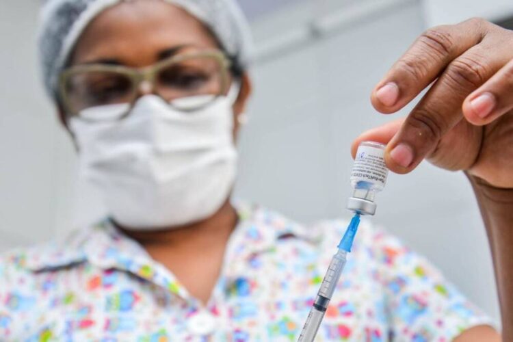 Paulista amplia vacinação contra a Covid-19 para público acima dos 20 anos