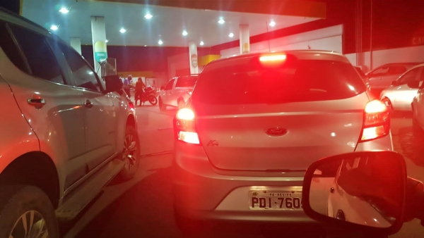 Recife: Temendo falta de combustível, alguns motoristas fazem filas em postos de combustível