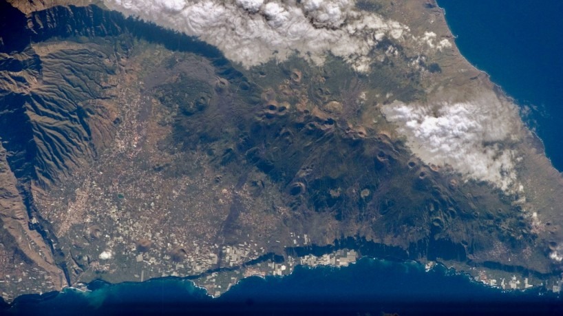 Alerta de possível explosão de vulcão na África pode provocar tsunami no litoral de Pernambuco