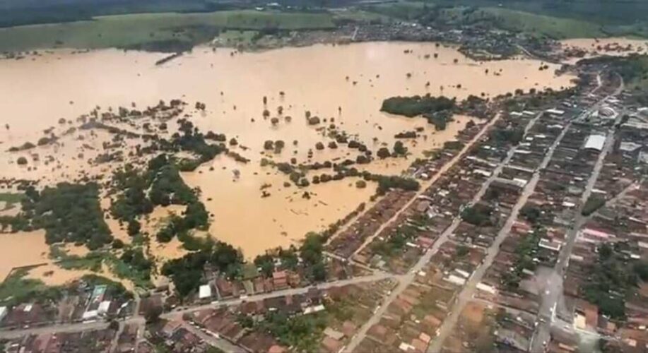 Chuvas na Bahia já deixam 20 cidades alagadas, mais de 15 mil pessoas fora de suas casas e 17 mortos