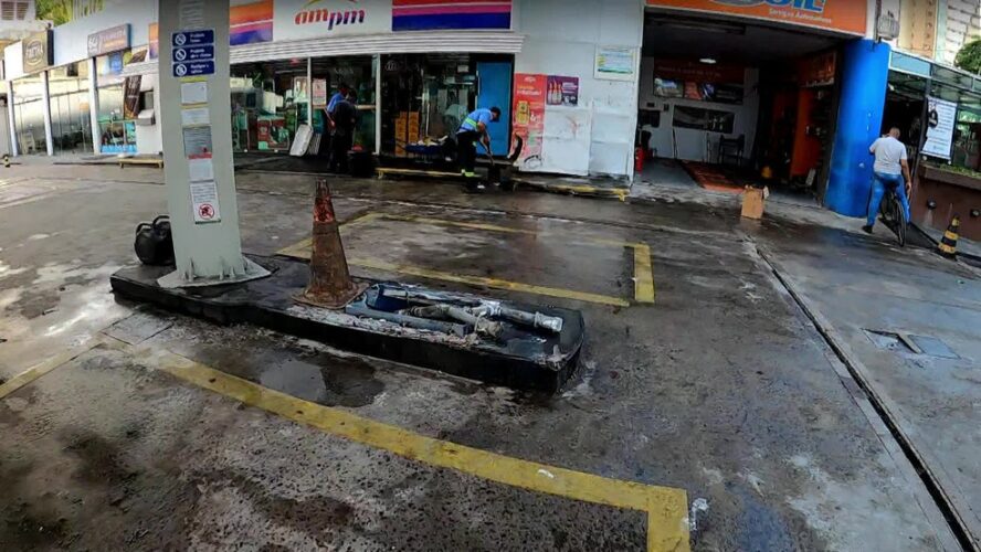Carro colide em bomba de gasolina de posto em Piedade; motorista morre e dois clientes ficam feridos