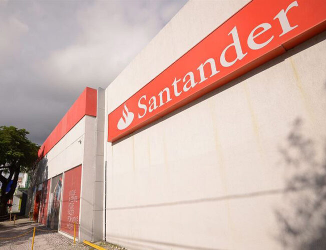 'Presente de Natal': Santander deposita por engano US$ 175 milhões em contas de 75 mil britânicos