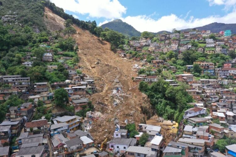 Número de mortos do temporal em Petrópolis sobe para 120; buscas entram no 4º dia