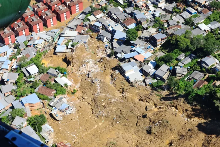 Com 171 mortos, tragédia em Petrópolis iguala a maior já registrada na história do município