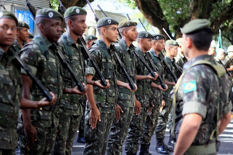 Exército abre concurso para formação de oficiais com 440 vagas com soldo de R$ 1,1 mil