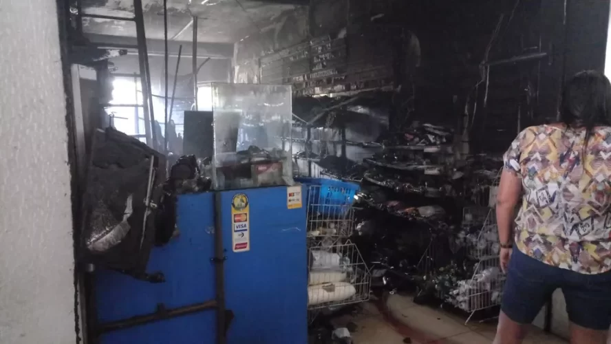 Incêndio atinge Mercado Público de Paratibe, em Paulista;