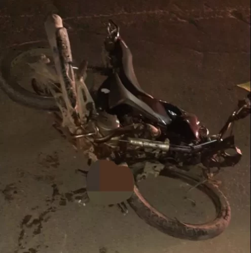 Motociclista morre após ser atingido por carro e família diz que motorista estava bêbado; veja vídeo da colisão