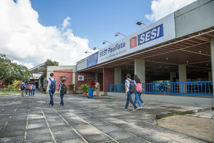 Sesi oferece 580 bolsas de estudos gratuitas para o ensino médio em 11 unidades de Pernambuco