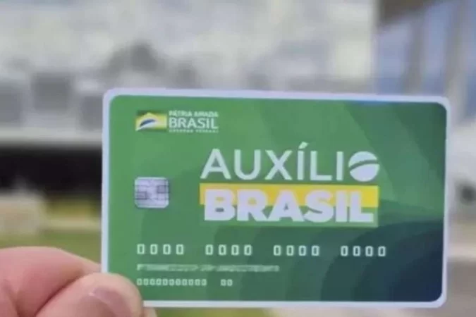 Governo regulamenta crédito consignado a quem ganha Auxílio Brasil