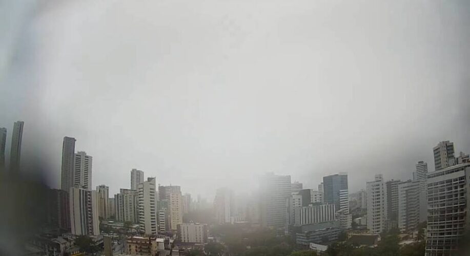 Terça-feira começa com pontos de alagamento no Recife; veja onde mais choveu em Pernambuco