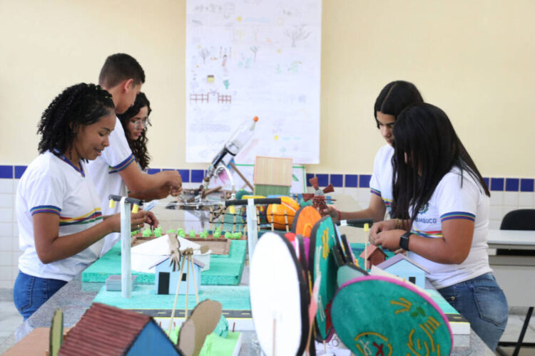 Secretaria de Educação de Pernambuco oferece 9.885 vagas gratuitas em 32 cursos técnicos presenciais