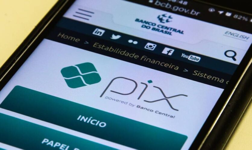 Implantado pelo governo Bolsonaro, PIX completa 2 anos e se consolida como o principal meio de pagamento no Brasil
