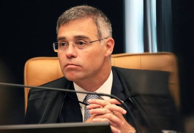 Urgente: Ministro André Mendonça vota contra prisão de Anderson Torres e afastamento do governador Ibaneis: “Ilegal”