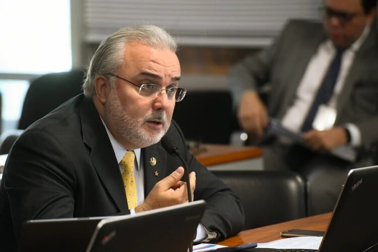 Jean Paul Prates recebe ‘lista de bolsonaristas’ da Petrobras para começar a ‘caçada’