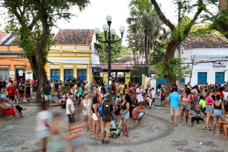 Domingo de prévias carnavalescas em Olinda tem policiamento reforçado